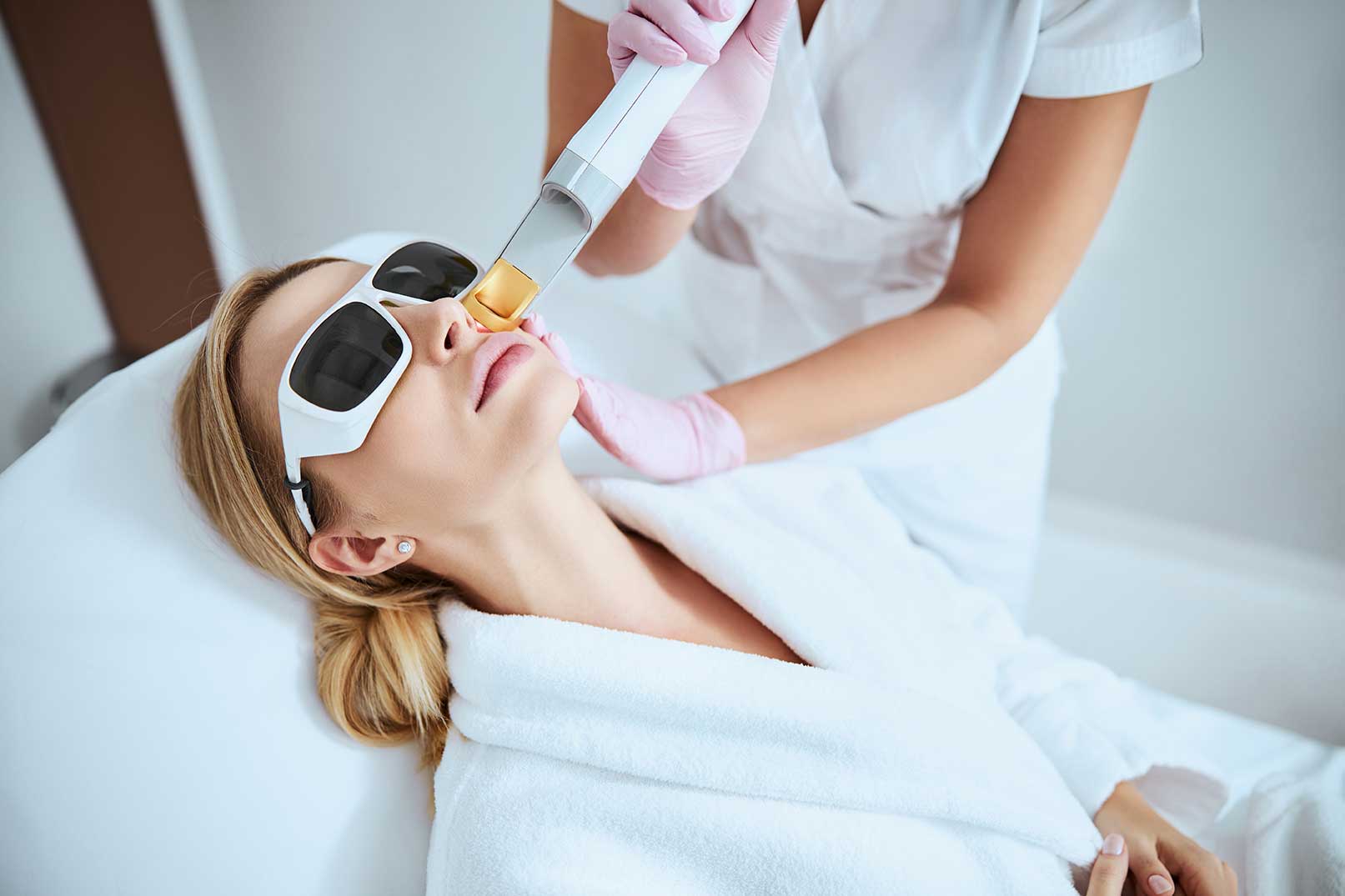 We provide non-invasive laser treatment that restores skin tone and treats fine lines, wrinkles, scars, large pores, and active acne for a youthful skin tone and texture.